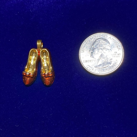 Gold-tone Two Red Slippers Charm ❤️✨ - Picture 4 of 4